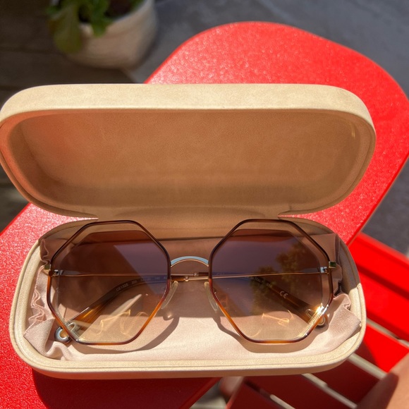 CHLOÉ
Poppy Petite Octagonal
Sunglasses - Picture 2 of 10